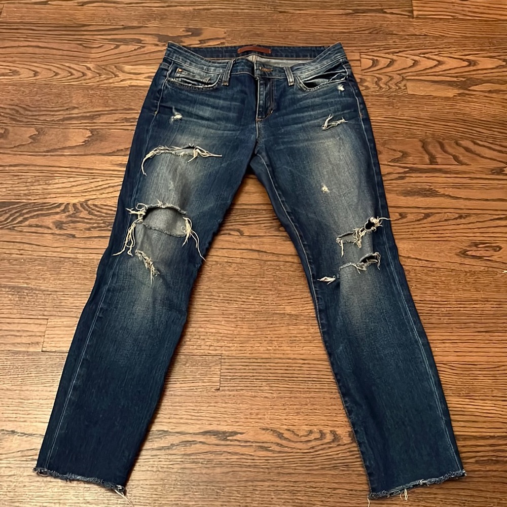 JOE’S SKINNY ANKLE DISTRESSED JEANS.